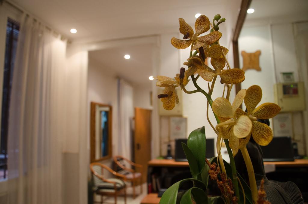 Hostal Aribau Barcelona Zimmer foto