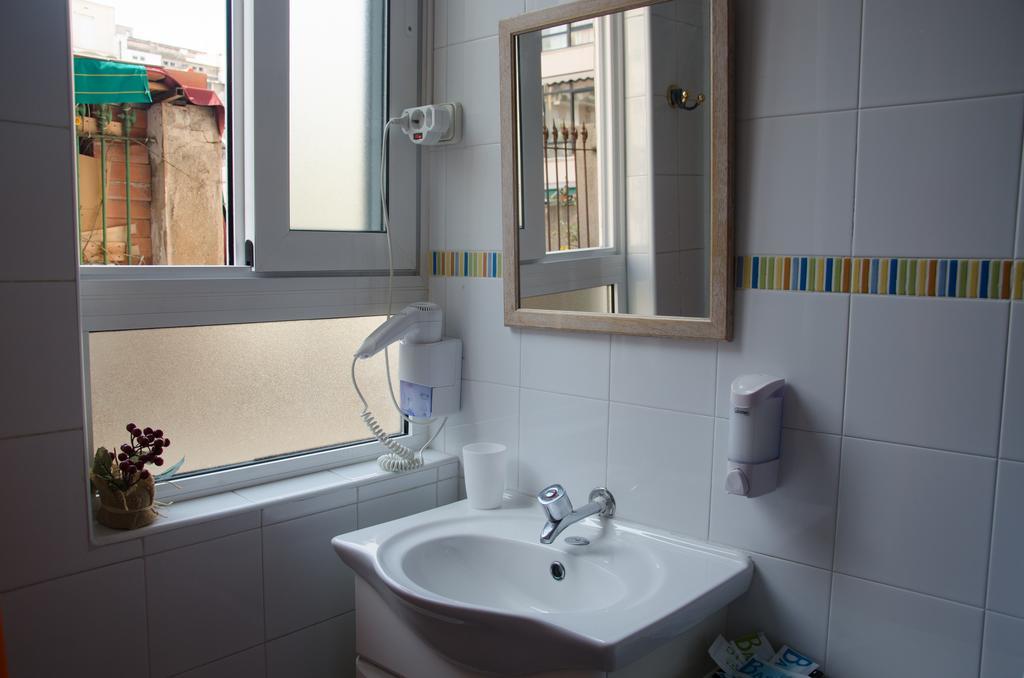 Hostal Aribau Barcelona Zimmer foto