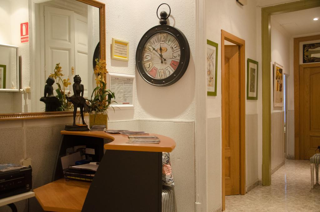Hostal Aribau Barcelona Zimmer foto