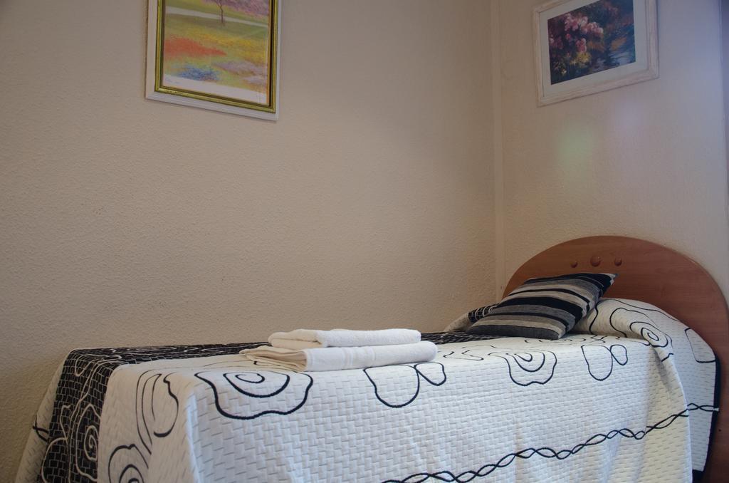 Hostal Aribau Barcelona Zimmer foto