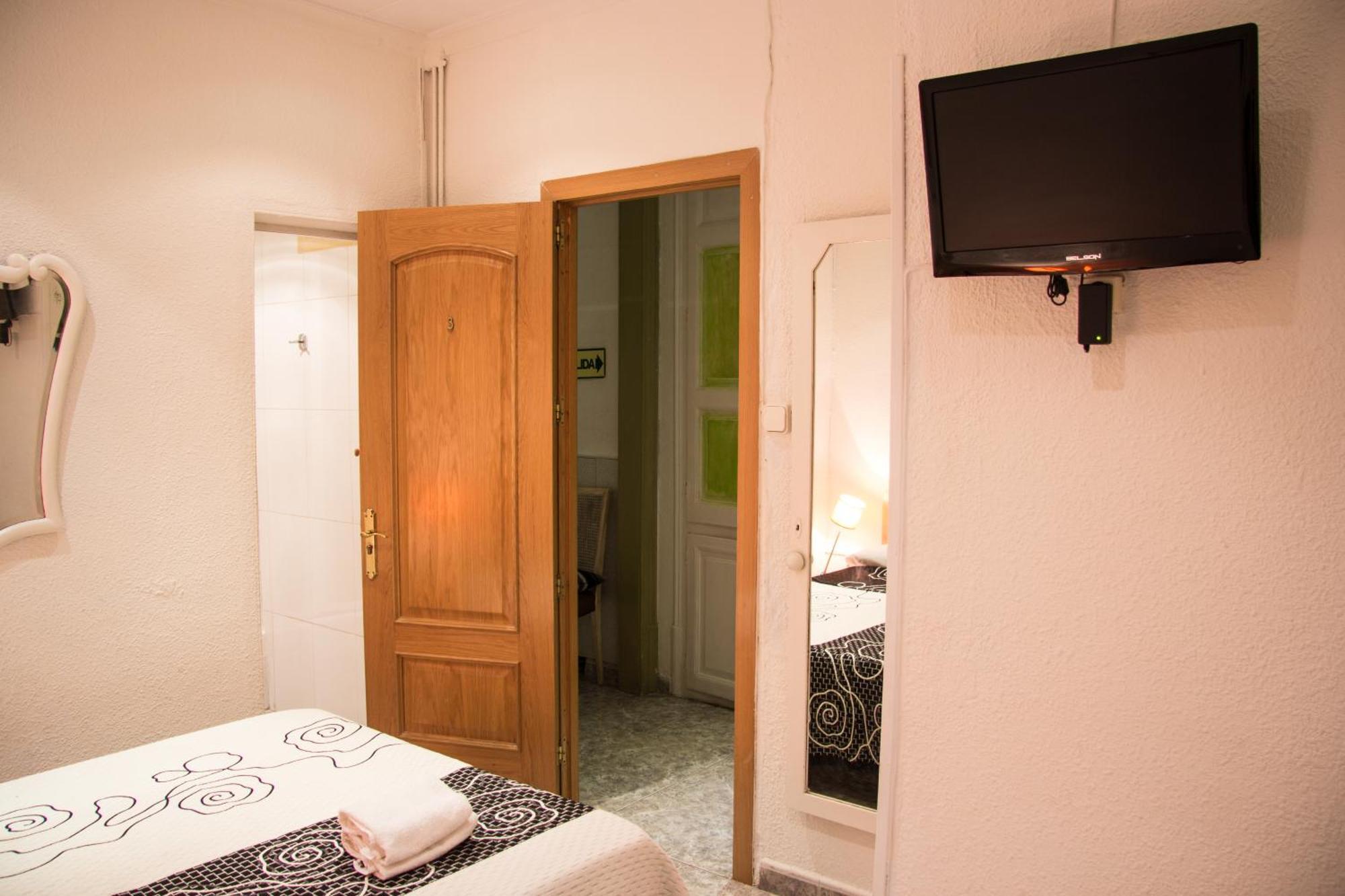 Hostal Aribau Barcelona Exterior foto