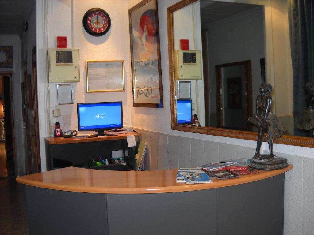 Hostal Aribau Barcelona Zimmer foto